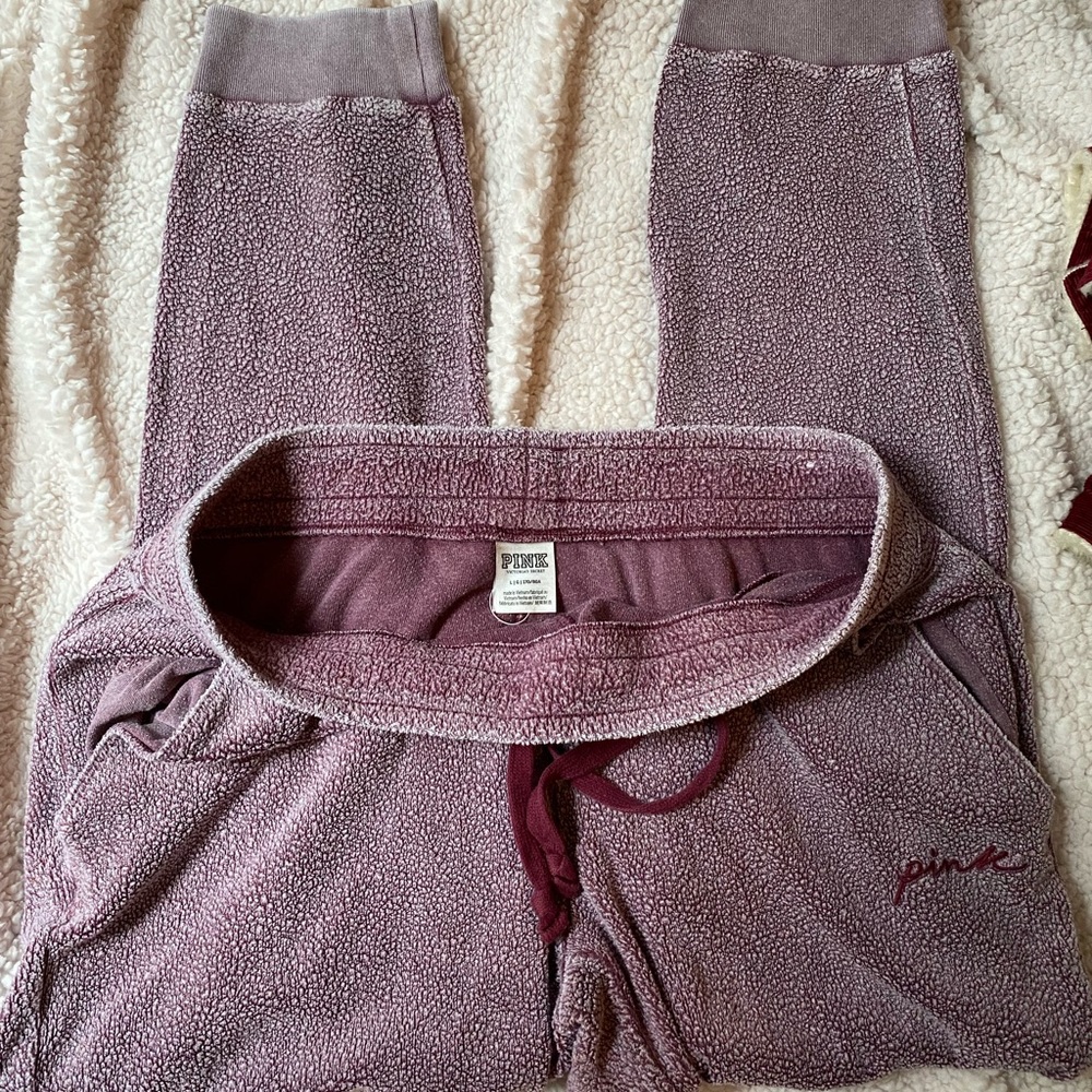 Cozy VS pink joggers sweats